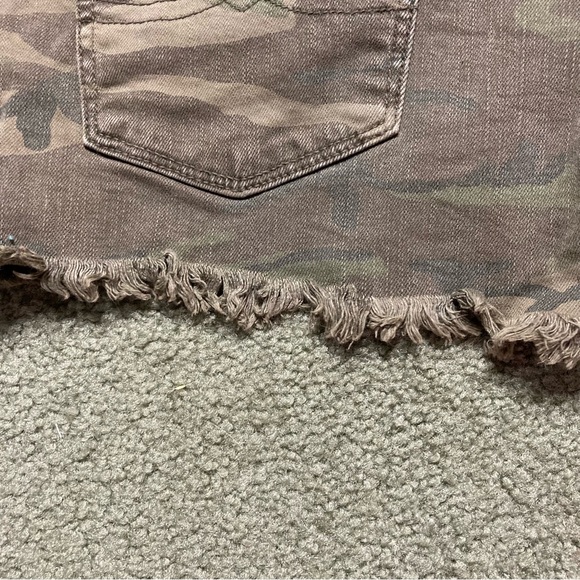 Lucky Brand Women's Green Camouflage Jean Shorts - Picture 11 of 14